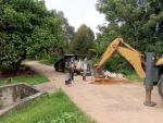 งานป้องกันฯ สำนักปลัด ร่วมกับกองช่าง ออกดำเนินการ ซ่อมถนนคอน