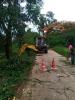 งานป้องกันฯ สำนักปลัด ออกดำเนินการ ดันขยะข้างทาง และเอาต้นไม