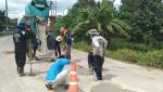 ลงพื้นที่ซ่อมแซมถนนโดยใช้คอนกรีต เส้นชุมนุมสูง-โพธิ์ไทร