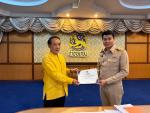 รับเกียรติบัตร ตำบลผ่านการประเมินตำบลมหัศจรรย์ 1,000 วัน Plu